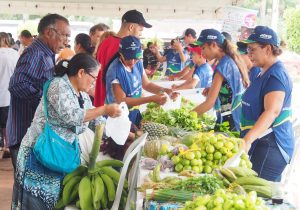 ADS Feira de Produtos Regionais em Presidente Figueiredo Foto Ruth Juca03 300x210 1