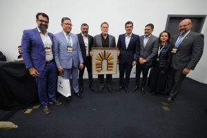 Governador Wilson Lima apresenta a Arnold Schwarzenegger papel estrategico do Amazonas na agenda climatica global e na defesa dos povos da floresta 4 foto Diego Peres Secom 300x200 1
