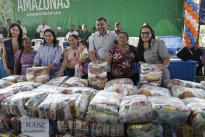 Operacao Cheia 2025 Governador Wilson Lima entrega 60 toneladas de alimentos para familias afetadas em Jutai e Fonte Boa 1 Foto Alex Pazuello e Mauro Neto Secom 300x200 1