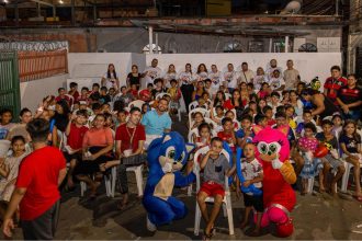 Primeira edicao do Cinema na Comunidade leva diversao e cultura para criancas do bairro Dom Pedro