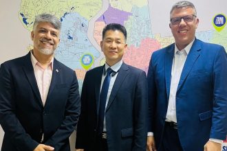Vereador Joao Carlos recebe diretor do Centro de Educacao da Coreia do Sul no Brasil 30 Portal Amazonas Virtual