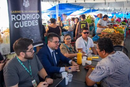 Vereador Rodrigo Guedes atende a populacao na Feira da Aparecida em mais uma edicao do projeto Gabinete na Rua 17