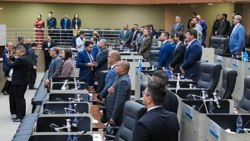 Camara Municipal de Manaus realiza 60a Sessao Ordinaria e da inicio ao segundo semestre legislativo de 2025