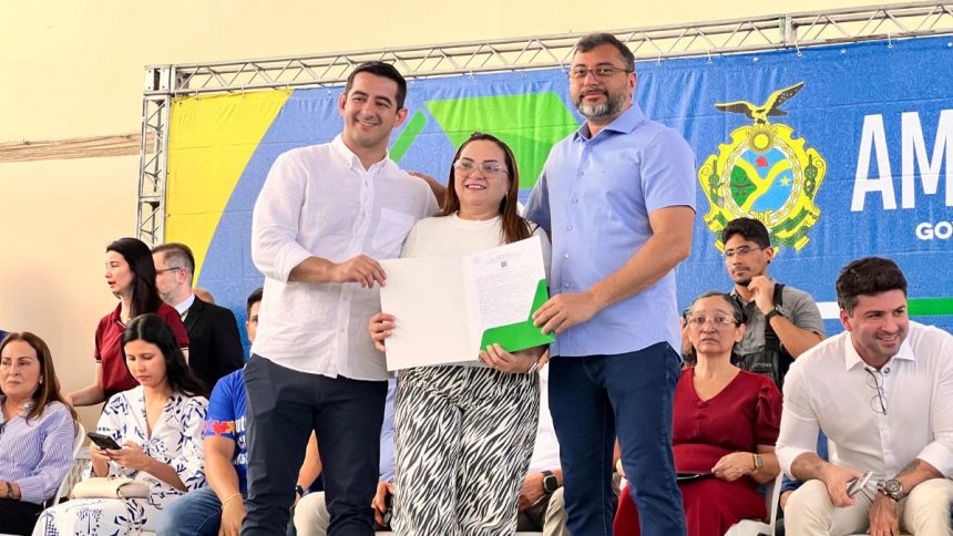 Saimon Bessa participa da entrega de titulos definitivos no Conjunto Carlos Braga e reforca compromisso com a regularizacao fundiaria em Manaus