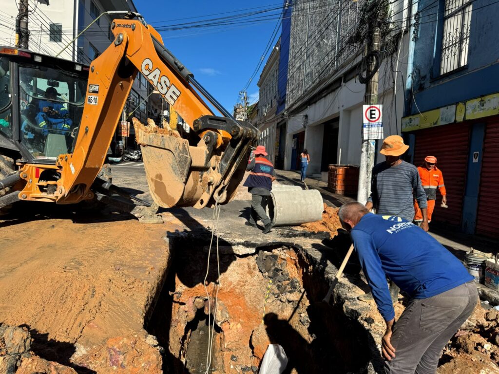 Prefeitura-de-Manaus-atua-em-pronta-resposta-com-recuperacao-de-drenagem-em-importante-via-do-centro-historico-2