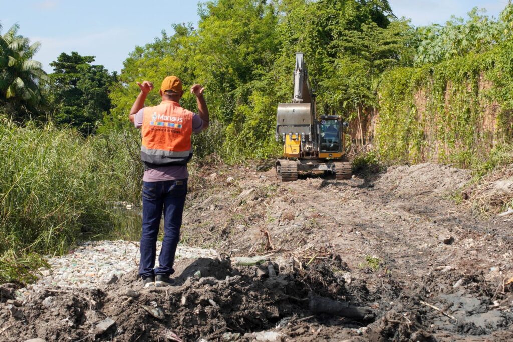 Prefeitura-de-Manaus-inicia-dragagem-de-igarape-no-bairro-Nossa-Senhora-de-Fatima-para-reduzir-alagamentos-historicos-3