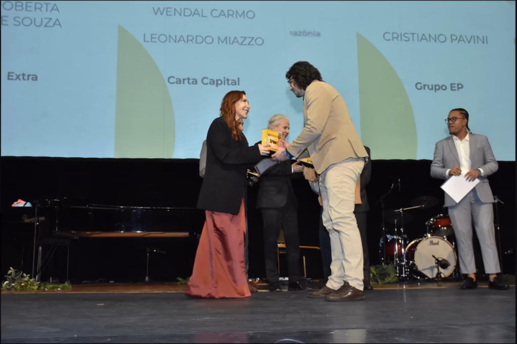Paula-entrega-premio-1536×1023-1-1