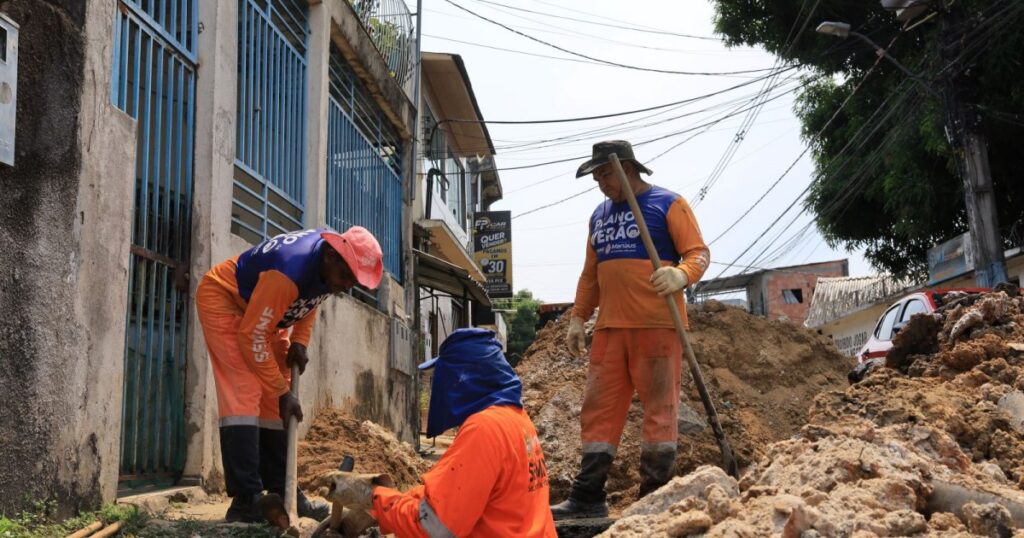 Intervenção emergencial recupera drenagem da rua Escândio, em Manaus