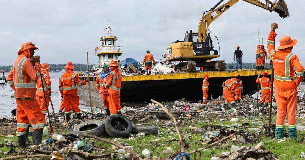 Semulsp reúne 500 garis para limpar margens e ecobarreiras em Manaus