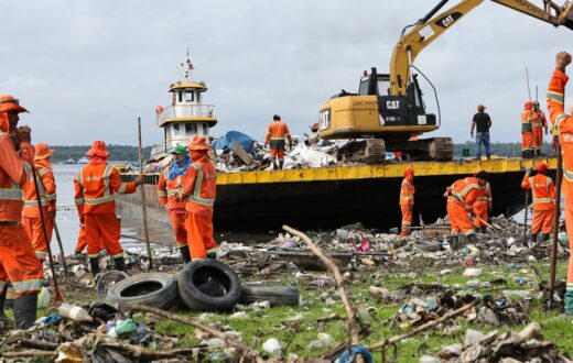 Semulsp reúne 500 garis para limpar margens e ecobarreiras em Manaus