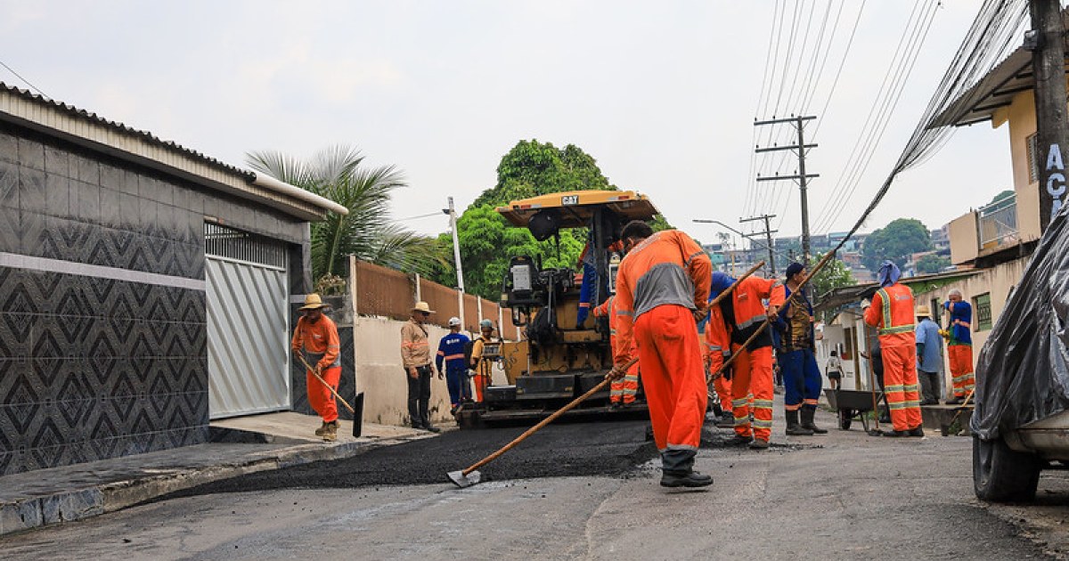 Na zona Norte, Seminf inicia aplicação de asfalto na rua Paulo Nery