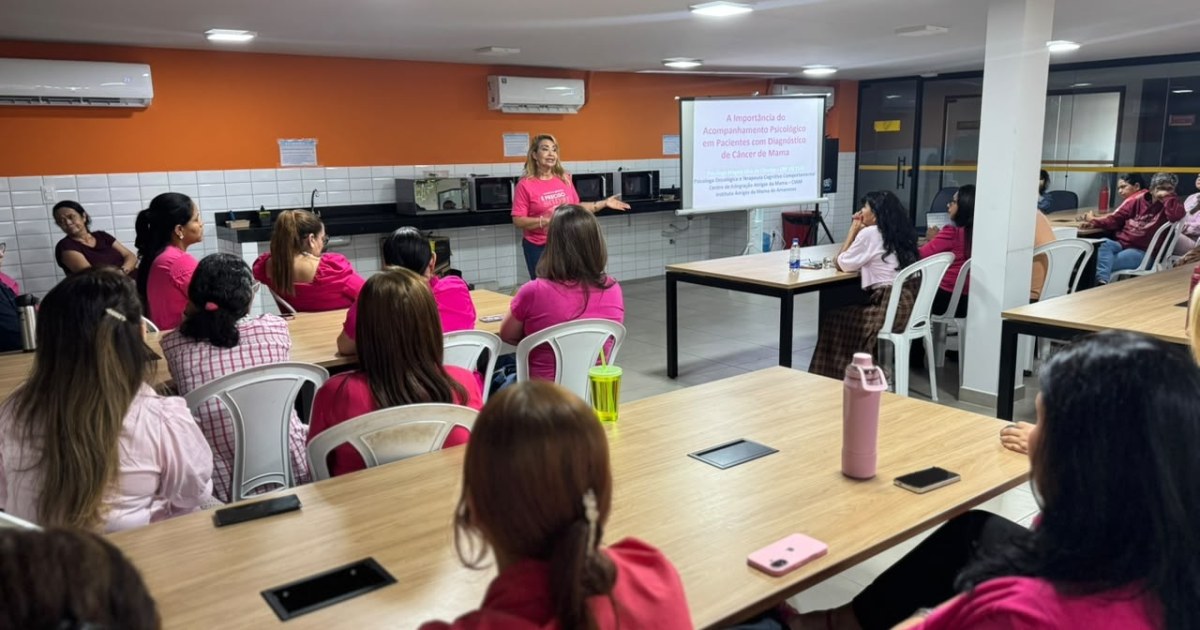 Implurb reúne servidores para orientar sobre prevenção dos cânceres de mama e do colo do útero