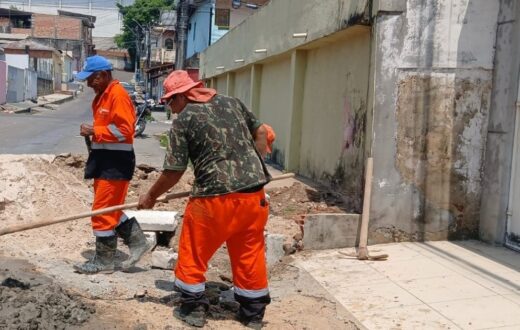 Entre tubulação e calçada, rua Pitimbu chega à etapa de drenagem superficial