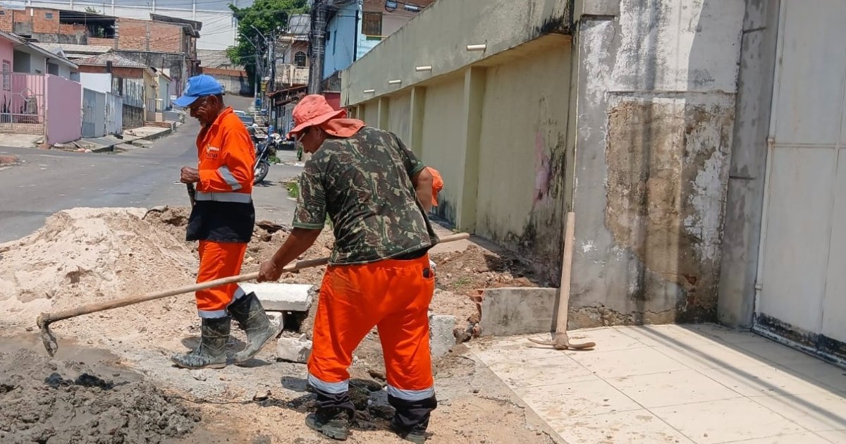 Entre tubulação e calçada, rua Pitimbu chega à etapa de drenagem superficial