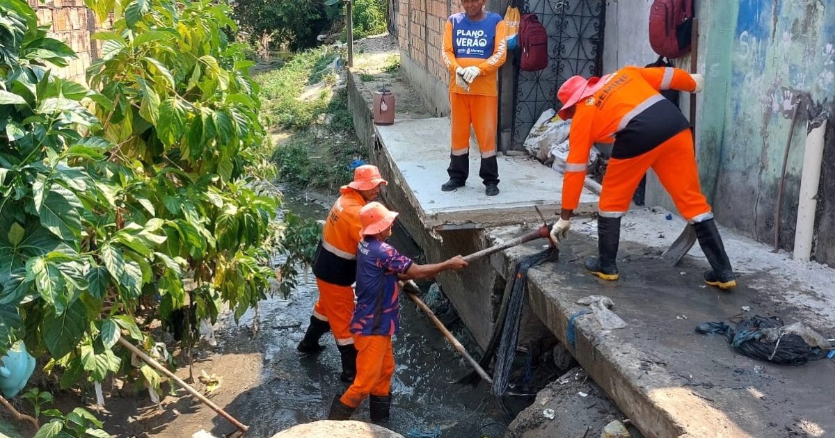 Descarte irregular ameaça funcionamento da drenagem na rua Dário Melo, diz Prefeitura