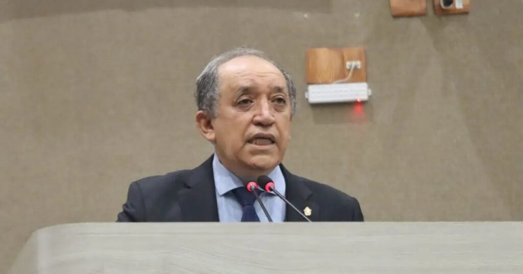 Cartazes e informações online passam a ser exigidos nas escolas de Manaus para orientar sobre direitos de autistas