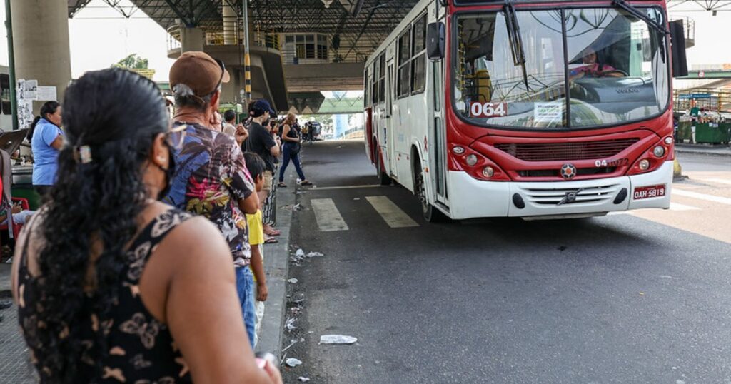 Frota de 1.340 ônibus e serviço para PcDs integram operação eleitoral em Manaus