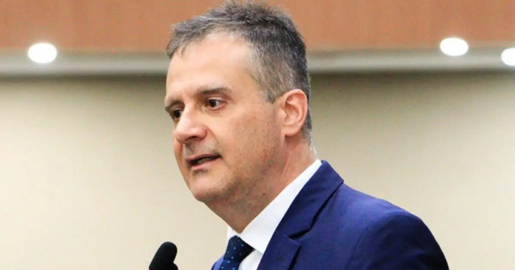 Em discurso na CMM, Marcelo Serafim cobra revisão de rumos da direita