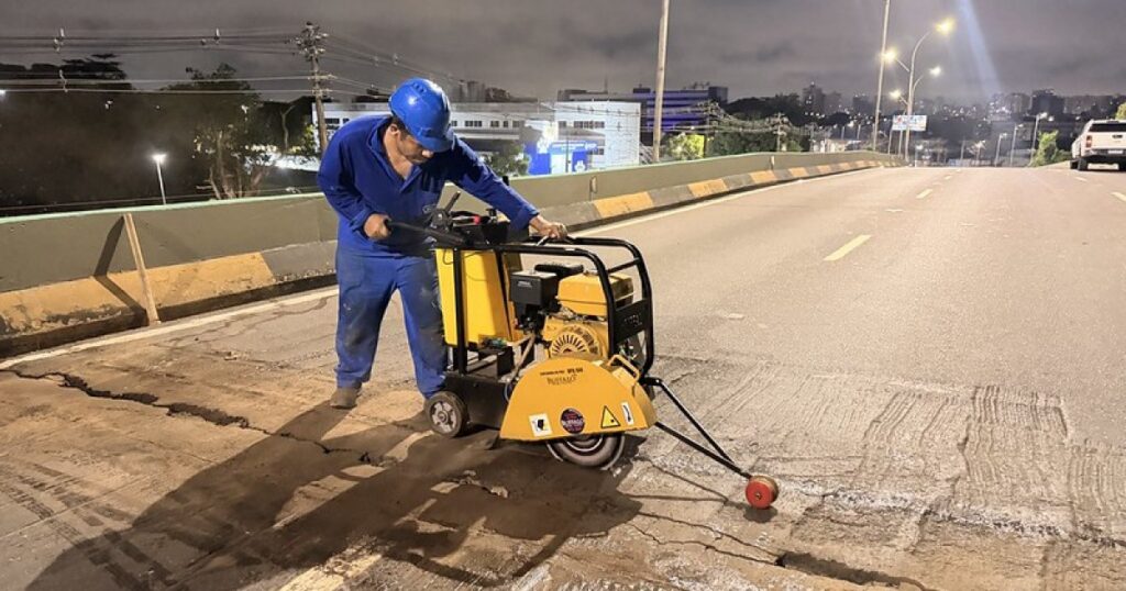 IMMU orienta condutores durante manutenção noturna no viaduto Ayrton Senna