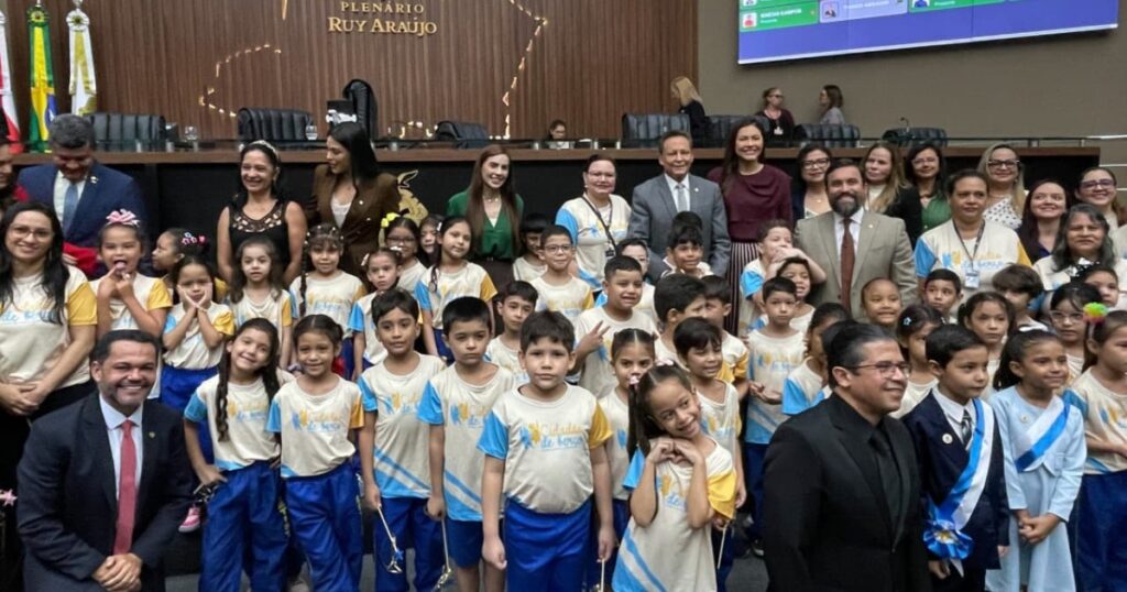 Alunos conhecem funcionamento da Aleam após atividades sobre cidadania