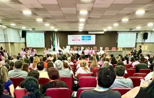 Outubro Rosa e trajetórias de décadas dividem programação da Câmara de Manaus