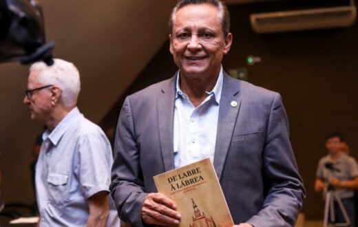 Lei do Amazonas prevê galeria digital com obras e fotos de escritores