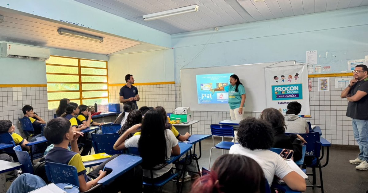 Palestra em escola municipal de Manaus aborda direitos do consumidor e formas de atendimento