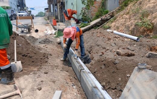 Aterro prepara rua Cuniau para nova fase de recuperação após reparo na drenagem