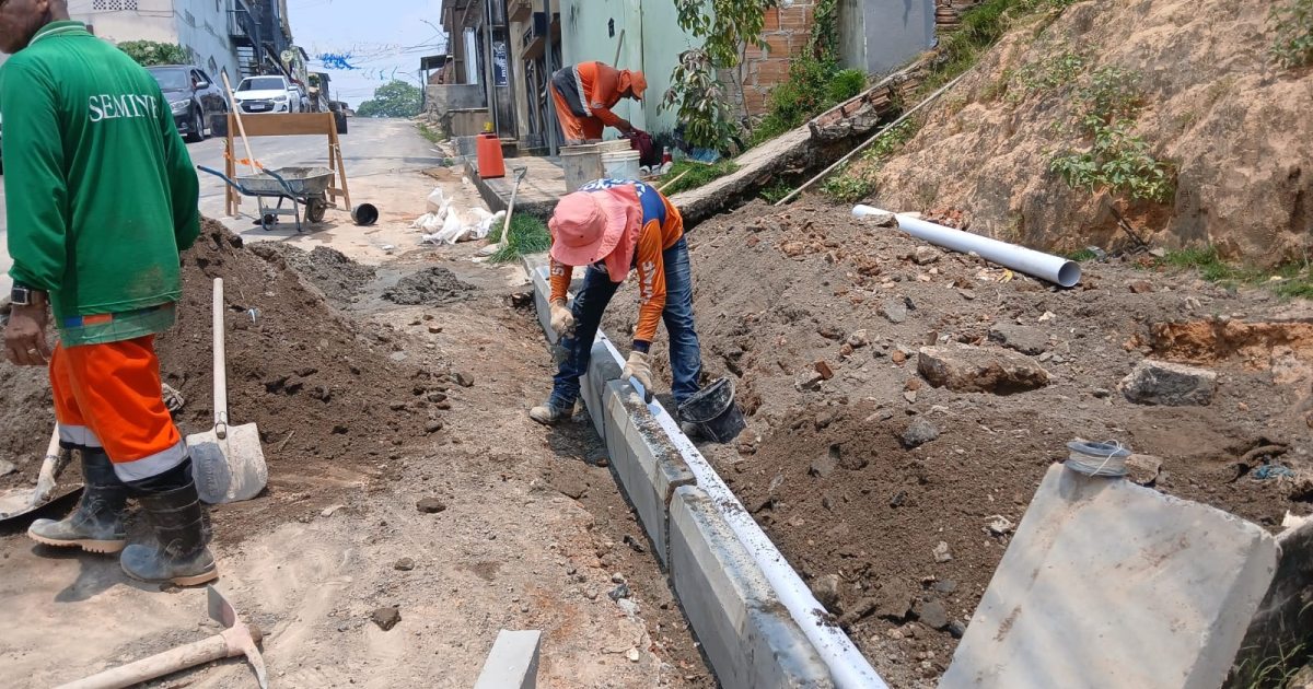 Aterro prepara rua Cuniau para nova fase de recuperação após reparo na drenagem