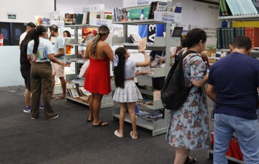 Projeto reúne doações e acervo da IOA para campanha de livros em Manaus