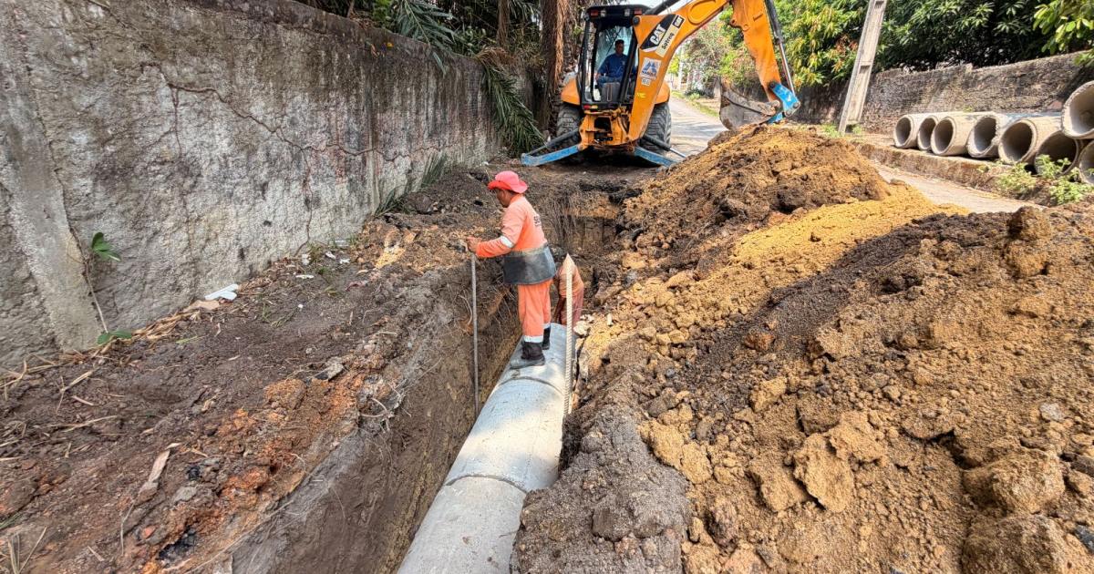 Rua Abirité passa a receber estrutura subterrânea para condução da água da chuva