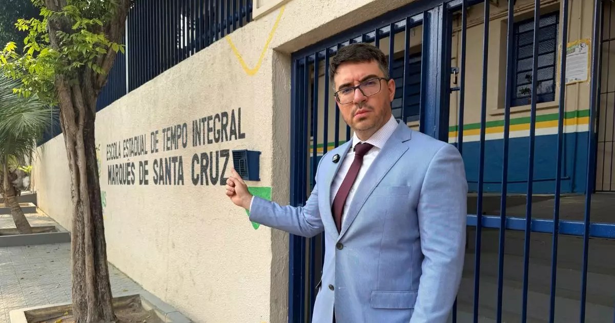 Calor nas salas motiva pedido de antecipação de instalação de aparelhos em escola de Manaus