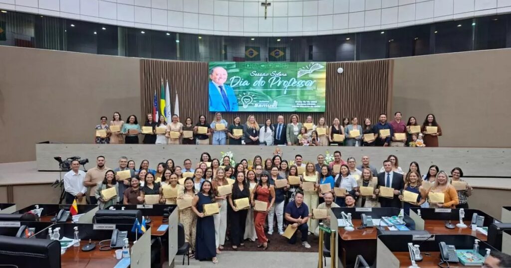 Câmara de Manaus realiza sessão solene pelo Dia do Professor após requerimento de Samuel
